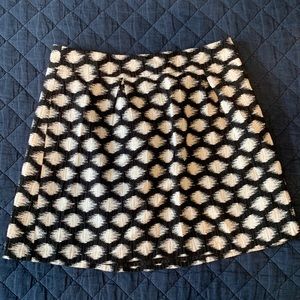 Banana Republic Like New Lined mini skirt black white Size 8